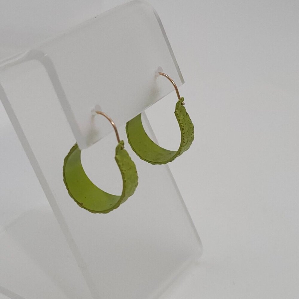 Avacado Green Copper Wire Pierced Earrings Basket Weave Boho Hoops Retro A5